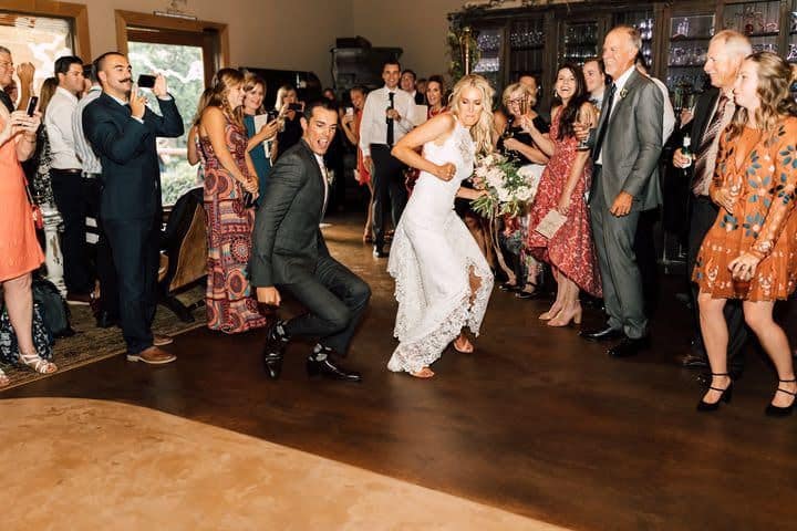 couple-dancing-slide-bride-groom
